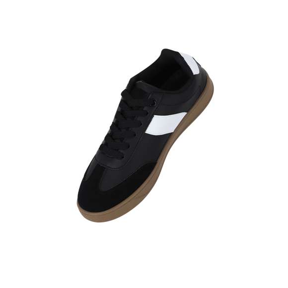 <p>Zapatilla de diseño con silueta de perfil bajo, confeccionada con una parte superior de piel suave y refuerzos en ante que aportan estilo.Cuenta con suela acolchada para mayor comodidad y suela inferior de goma que garantiza tracción y resistencia. Presenta un cierre con cordones a tono. Incluye detalle a juego en la lengüeta, ideal para personalización mediante impresión.</p>