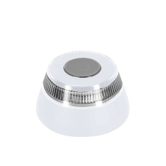 Luz de emergencia V16 Geolocalizada para vehículos. Fabricada conforme a la normativa de seguridad vigente y homologada por laboratorio acreditado IDIADA, según requisitos de la DGT , con número de homologación marcado en la parte inferior del artículo. De activación manual y con base de fijación magnética. Resistencia al viento de hasta 180Pa, visibilidad 360 -hasta 1 km de distancia- y resistencia al agua conforme a estándares IP54. De tamaño compacto para guardar en cualquier compartimento del vehículo y tenerla a mano en caso de emergencia. Presentada en caja individual de diseño. Manual incluido (español e inglés). Alimentación a pilas (3xAA pilas alcalinas incluidas).Certificado de Cumplimiento PC24120149 emitido por IDIADA, conforme a los requisitos de la DGT.