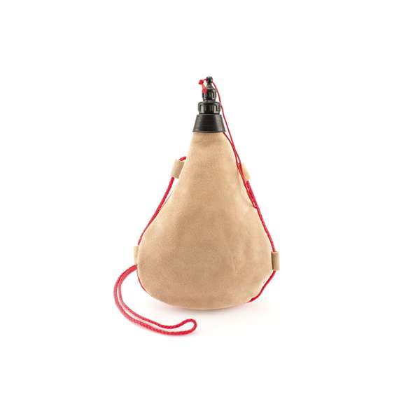 Bota de vino de 1l de capacidad en piel de serraje. Con tapón de seguridad a rosca y cinta bandolera. Homologada para uso alimentario