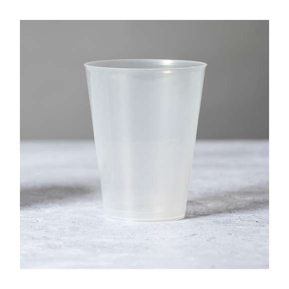 Vaso de 500ml de capacidad en resistente y flexible material PP. Reutilizable y en acabado translúcido.
