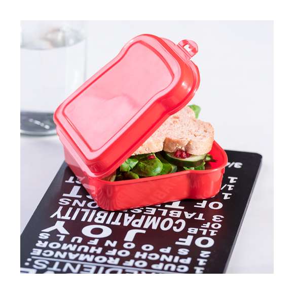 Fiambrera para sandwich de 450ml de capacidad en variada gama de vivos colores. Con cierre de seguridad.