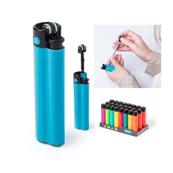 Encendedor a gas de mecanismo de piedra. Con protección infantil, recargable, regulador de llama y accesorio extraíble para prensado. Servidos en cajas expositoras de 24 unidades y en colores surtidos de acabado sólido.