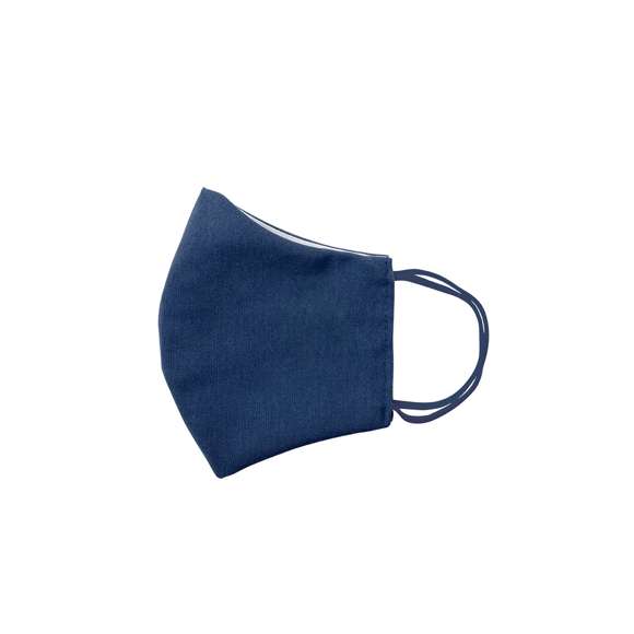 Mascarilla higiénica reutilizable. Fabricada en algodón y poliéster.  Capa exterior en algodón/poliéster. Forro interior 100% algodón.  Materiales con tecnología HeiQ Viroblock NPJ03, tratamiento con alta efectividad probada neutralizadora de bacterias y gérmenes. Con costura frontal ergonómica para un cómodo ajuste y confortables cintas elásticas para las orejas en tejido hipoalergénico, con certificación OEKO-TEX Clase I. Presentación en bolsa individual.  Libre de Grafeno.  Para uso personal en adultos.  Analizada y fabricada de acuerdo al estándar europeo UNE-CWA 17553:2020. Propiedades del tratamiento analizadas según ISO 20743: Determinación de la actividad antibacteriana de los productos Textiles e ISO 18184: Determinación de la actividad antiviral de los productos Textiles.  Aditivo HeiQ Viroblock NPJ03, certificado como seguro y sostenible, con todos sus componentes de grado cosmético, base biológica y reciclados  Eficacia de filtración bacteriana: ≥ 90%. Altamente resistente. Se aconseja lavar a 60ºC.