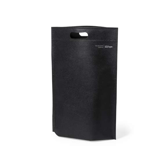 Bolsa de línea nature, fabricada en non-woven reciclado de 70g/m2. De fabricación europea, con acabado termosellado, fuelle en la base, asa reforzada troquelada y distintivo eco/made in sobre la bolsa.
