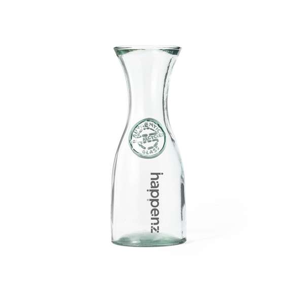 Botella de línea nature de 800ml de capacidad. De fabricación europea y hecha en vidrio reciclado GRS (Global Recycled Standard / Estándar de Reciclaje Global), que garantiza el origen reciclado del material usado para fabricar el producto. Presentado en estuche de cartón reciclado con ventana.