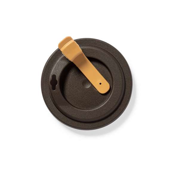 Vaso térmico de sobremesa fabricado con corcho natural de 500 ml de capacidad. Con interior y tapa abrefácil en resistente PP. Dosificador en tapa incluido y distintivo Made In Europe.