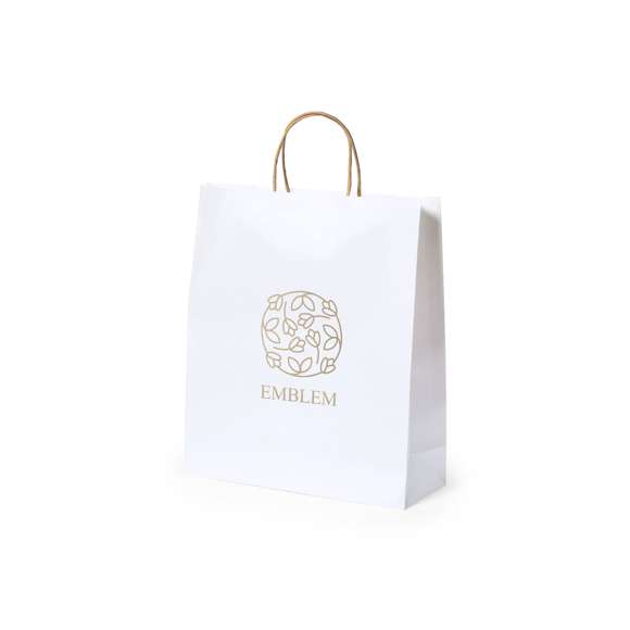 Bolsa de línea nature, fabricada en papel reciclado acabado en blanco de 100g/m2, con asas cortas reforzadas en tono natural y fuelle. Resistencia hasta 8 kg de peso.