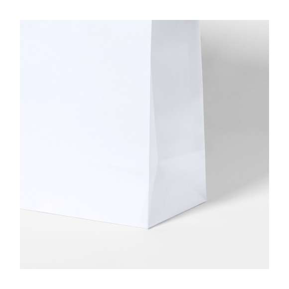 Bolsa de línea nature, fabricada en papel reciclado acabado en blanco de 100g/m2, con asas cortas reforzadas en tono natural y fuelle. Resistencia hasta 8 kg de peso.