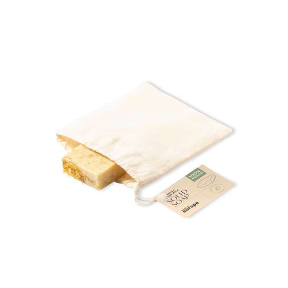 	Pastilla de jabón vegano de 100 gr. Aroma de caléndula y manzanilla  con propiedades calmantes, hidratantes y reparadoras. Dermatológicamente testado y de fabricación europea. Presentación en bolsa individual de algodón, con cierre de cordón y etiqueta distintiva. 	 	Producto sostenible y 100% vegano, sin ingredientes de procedencia animal. Además, no se han realizado pruebas de estos productos en animales, promoviendo el cuidado y respeto de todos ellos.