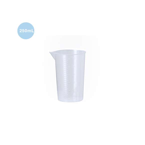 Vaso medidor de 250 ml fabricado en resistente PP transparente. Con medidor lateral en tramos de 10 ml y vertedor en el borde para evitar derrames.