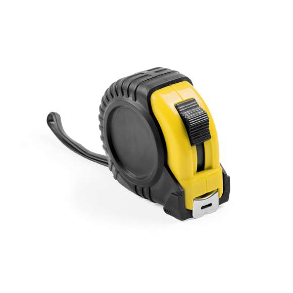  	Flexómetro de 3 metros con cuchilla metálica y mecanismo de bloqueo. Con cuerpo de suave acabado en variados colores, recubierto con funda protectora de resistente goma, clip metálico para cinturón y cinta de transporte. Con troquelado especial para marcaje en doming/gota de resina y presentado en caja individual.