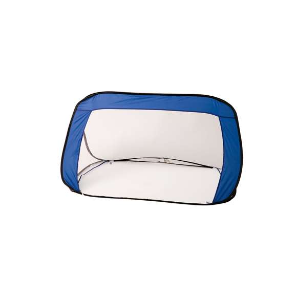Divertida portería plegable de vivos colores en combinación de resistente nylon y tejido de redecilla. Con cómoda bolsa de transporte con asas.