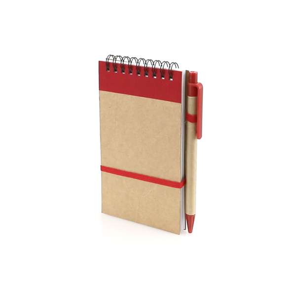 Libreta de anillas hecha de resistente cartón reciclado bicolor con suaves tapas, elástico de sujeción en portada y bolígrafo en cartón reciclado a juego. En atrevidos colores.