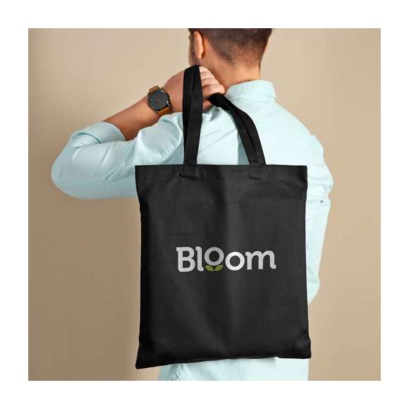 Bolsa en material 100% algodón en variada gama de vivos colores. Con asas largas de 70cm y acabado cosido. Resistencia hasta 7kg de peso.