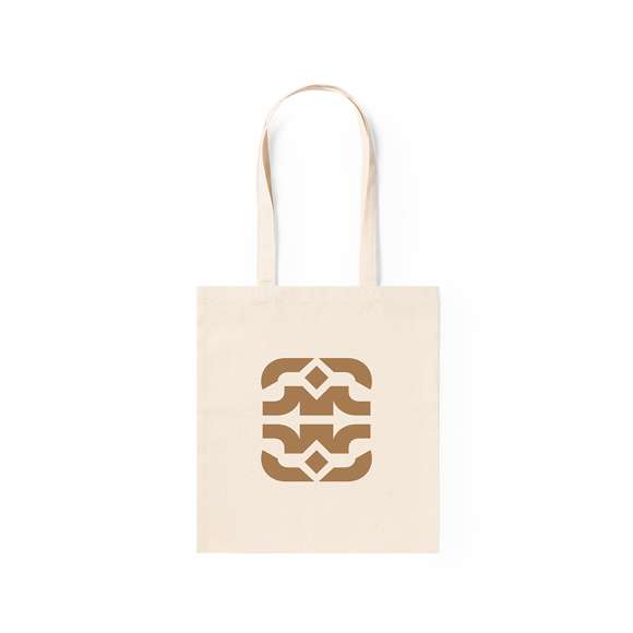 Bolsa en material 100% algodón con acabado en color natural. Con asas largas de 70cm y acabado cosido. Resistencia hasta 7kg de peso.