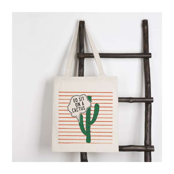 Bolsa en material 100% algodón con acabado en color natural. Con asas largas de 70cm y acabado cosido. Resistencia hasta 7kg de peso.