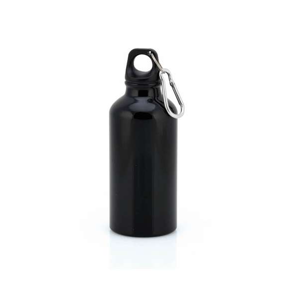 Bidón de 400ml de capacidad con cuerpo de acabado en aluminio en vivos y variados colores. Con tapón de seguridad a rosca y mosquetón metálico de transporte. Presentado en atractiva caja de diseño.