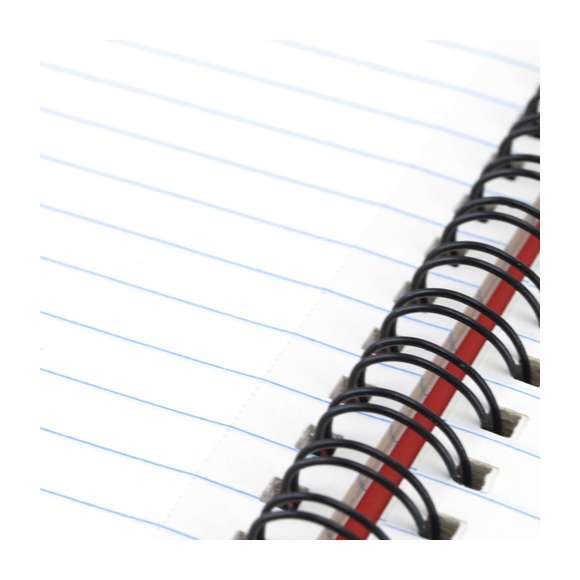 Libreta de anillas con tapas de suave tacto acabadas en resistente cartón reciclado rígido en variados colores. Con 80 hojas de distribución a una raya.