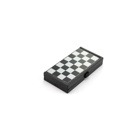 	Juego de mesa plegable con superficie metálica y fichas magnéticas. Disponibles parchís, tres en raya y damas. Presentado en caja individual.