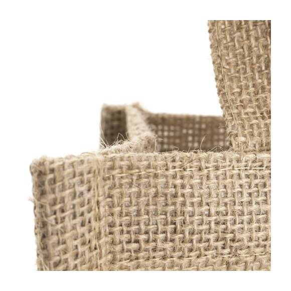 Resistente bolsa de yute laminado con compartimento individual para 2 botellas de vino de 75 cl. Con ventana transparente, ribetes y asas reforzadas.