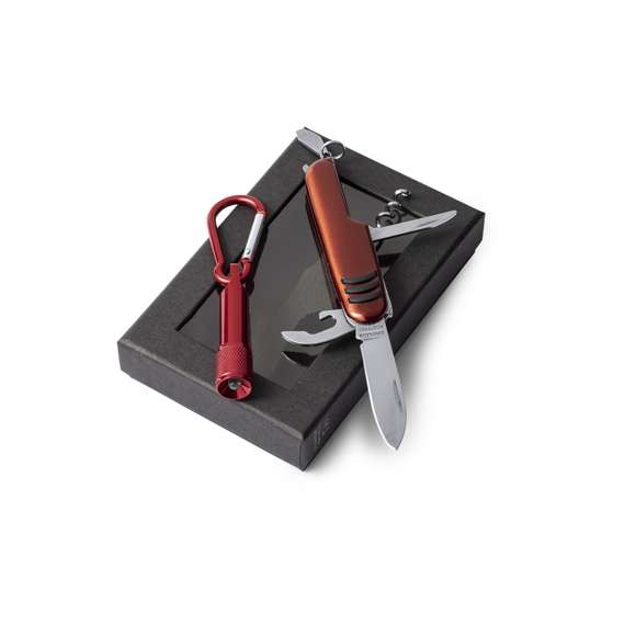 Set de aluminio de navaja multiusos con 7 funciones y linterna mosquetón. En variados colores y presentado en estuche individual con ventana y suave espuma interior troquelada. Pilas de botón incluidas.