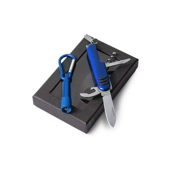 Set de aluminio de navaja multiusos con 7 funciones y linterna mosquetón. En variados colores y presentado en estuche individual con ventana y suave espuma interior troquelada. Pilas de botón incluidas.