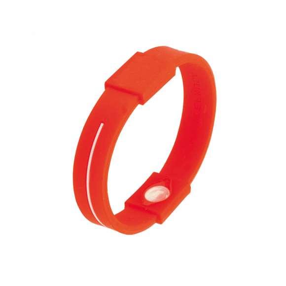Pulsera de bienestar con tratamiento de iones y cuerpo acabado en suave silicona de vivos colores. Talla única de adulto y con pastilla para marcaje. Presentada en estuche individual con ventana en color negro.