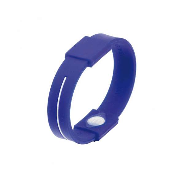 Pulsera de bienestar con tratamiento de iones y cuerpo acabado en suave silicona de vivos colores. Talla única de adulto y con pastilla para marcaje. Presentada en estuche individual con ventana en color negro.