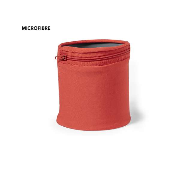Muñequera en resistente y suave microfibra en vivos colores, con bolsillo de cierre de cremallera a juego y de firme ajuste. Diseñada para actividades deportivas y de ocio.