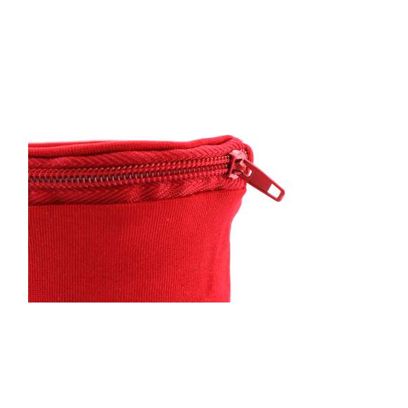 Muñequera en resistente y suave microfibra en vivos colores, con bolsillo de cierre de cremallera a juego y de firme ajuste. Diseñada para actividades deportivas y de ocio.