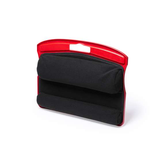 Práctico soporte para ordenador. Fabricado en material antideslizante, con marco de seguridad en los laterales. Zona de apoyo para las piernas con acolchado y asa de transporte incluida.