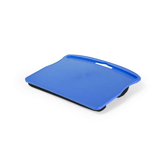 Práctico soporte para ordenador. Fabricado en material antideslizante, con marco de seguridad en los laterales. Zona de apoyo para las piernas con acolchado y asa de transporte incluida.