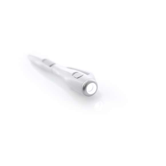Bolígrafo con linterna led integrada. De mecanismo pulsador lateral y en diseño minimalista de original combinación de colores gris y blanco. En tinta azul y con pilas de botón incluidas.