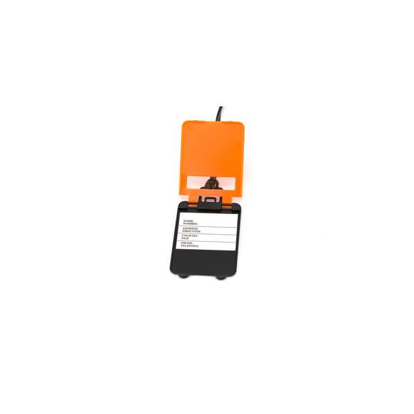 Original identificador de maletas de diseño de trolley en resistente material de combinación bicolor y extensa gama de vivos colores. Con resistente cinta de acople y tarjeta de identificación en castellano e inglés.