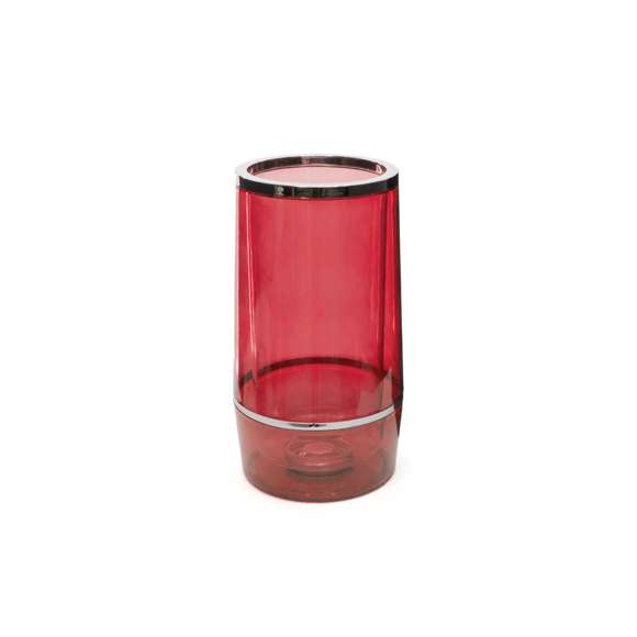 Botellero para botellas de vino de hasta 75 cl en original acabado transparente en variados colores. Con anillas en color plateado brillante y base adaptada para botella. Presentado en caja individual.