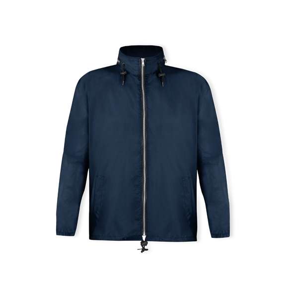 Impermeable en resistente poliéster 190T. Capucha con cordones de ajuste, integrada en compartimento con cremallera del cuello. Cierre principal de cremallera y cordón en cintura con accesorio de ajuste. Disponible en variada gama de colores y en tallas M, L, XL, XXL.