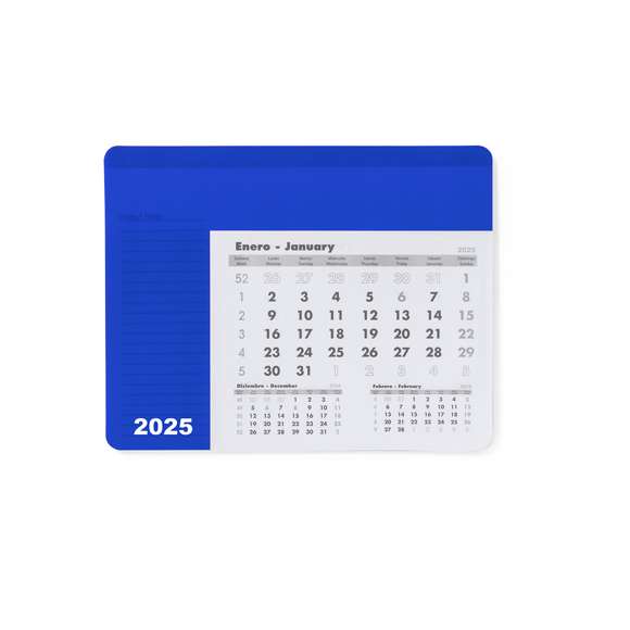 Alfombrilla calendario de suave acabado en PVC. Diseño mes en curso/mes anterior/mes siguiente, con espacio para anotaciones. Base acolchada antideslizante y disponible en variada gama de colores.