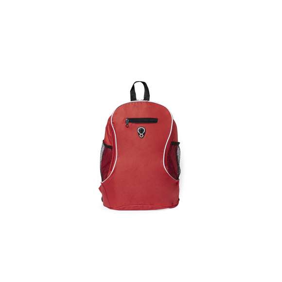 Mochila de poliéster 600D. Fabricada en divertidos y variados colores con amplia apertura de su bolsa principal y práctico bolsillo en la parte central. Cuenta con dos bolsillos elásticos de redecilla a los lados y una salida de auriculares en la parte frontal. Accesorios en color negro, con cintas de hombros cómodas, acolchadas y ajustables.