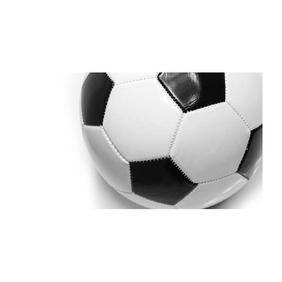 Balón de diseño retro en suave polipiel en tamaño FIFA 5. De diseño bicolor con paneles hexagonales en color blanco y paneles pentagonales en variados colores.
