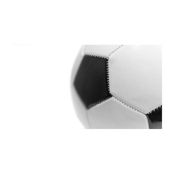 Balón de diseño retro en suave polipiel en tamaño FIFA 5. De diseño bicolor con paneles hexagonales en color blanco y paneles pentagonales en variados colores.