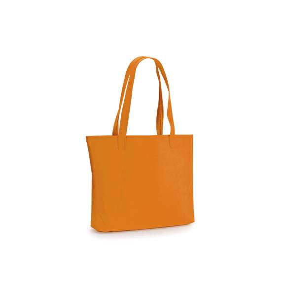 Bolsa de resistente y suave fieltro de 200g/m2 en variada gama de vivos colores. Con asas largas de 60cm y fuelle reforzado. De acabado cosido y resistencia hasta 12kg de peso.