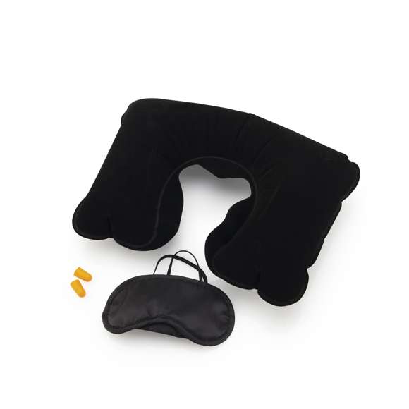  	Set de viaje de 3 accesorios presentado en funda suave antelina en vivos colores. Incluye mascarilla en suave y confortable microfibra de acabado en color negro con doble elástico de ajuste a juego, almohadilla inflable para cuello en antelina y tapones en confortable material EVA de color naranja.