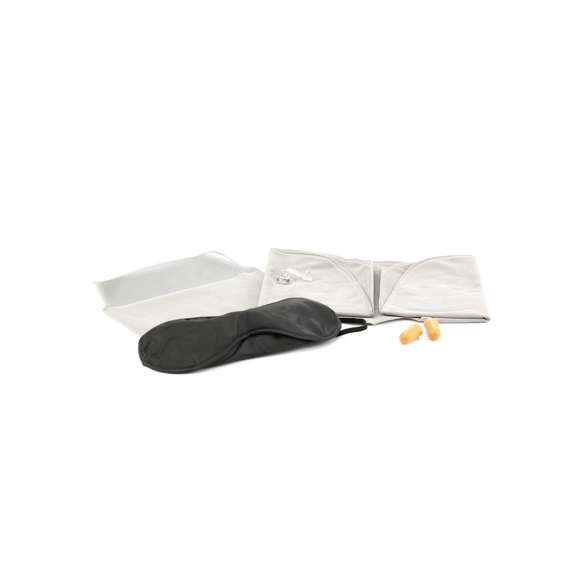  	Set de viaje de 3 accesorios presentado en funda suave antelina en vivos colores. Incluye mascarilla en suave y confortable microfibra de acabado en color negro con doble elástico de ajuste a juego, almohadilla inflable para cuello en antelina y tapones en confortable material EVA de color naranja.