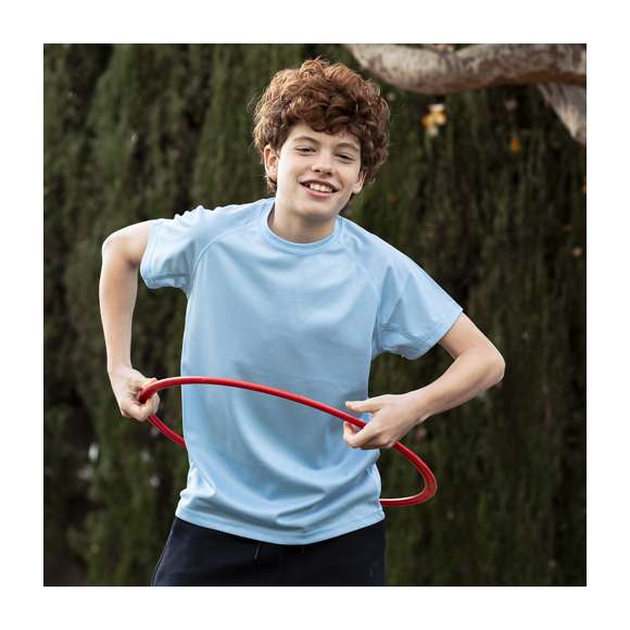 Camiseta técnica para niño en material 100% poliéster transpirable de 135g/m2. Disponible en variada gama de vivos colores y en tallas 4-5, 6-8, 10-12.
