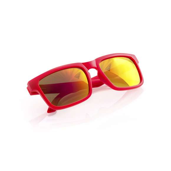 Gafas de sol con protección UV400 de clásico diseño veraniego. Con montura mate en divertidos colores y lentes espejadas a juego.