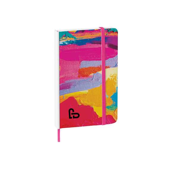 Bloc de notas con tapas de suave tacto acabadas en resistente cartón de elegante acabado en blanco. Especialmente diseñado para marcaje digital en tapas, cuenta con 80 hojas lisas además de elástico de sujeción y marcapáginas de tela a juego.