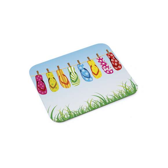  	Alfombrilla de diseño rectangular en suave poliéster de vivos colores y con base antideslizante en silicona.