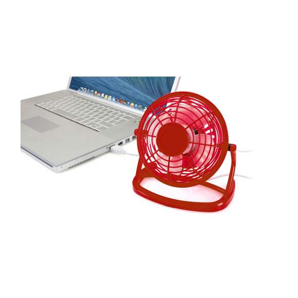 Atrevido mini ventilador de escritorio con conexión USB en divertidos colores. De compacto y resistente diseño, incorpora interruptor en la parte trasera, además de una generosa zona central para impresión en tampografía o gota de resina. Presentado en atractiva caja de diseño.