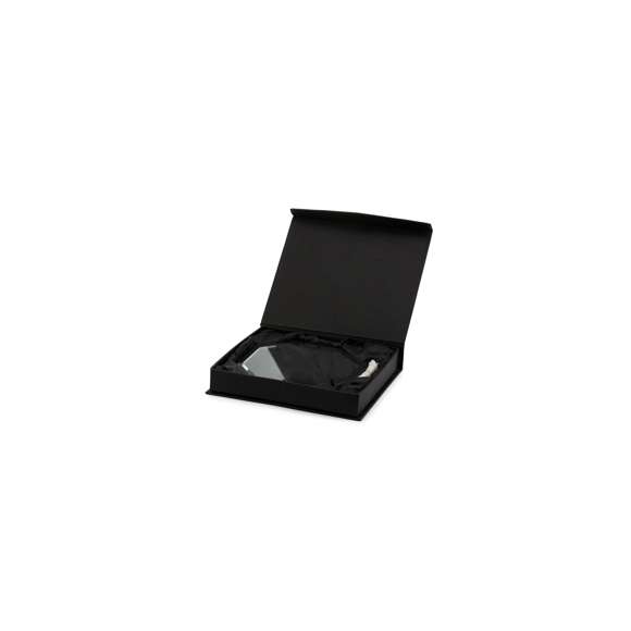 Placa trofeo de grueso cristal con elegante diseño octogonal. Especialmente diseñada para marcaje a láser y presentada en estuche de protección individual.