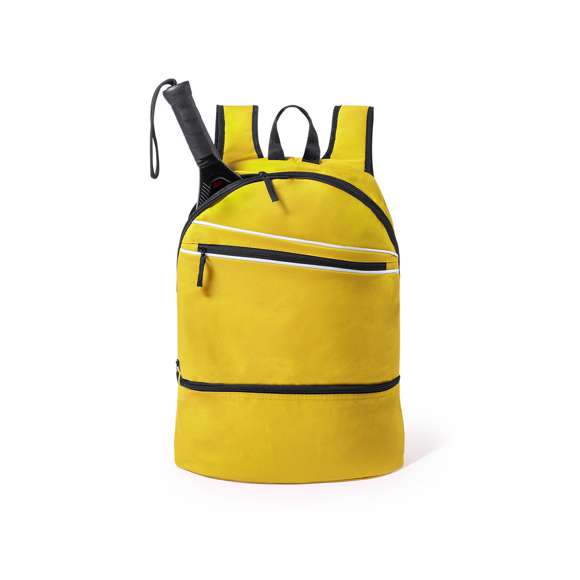 Mochila en resistente poliéster 600D de desenfadado diseño en variada gama de colores y con compartimento independiente para el calzado. De cierre de cremallera con cinta en tirador para fácil apertura y bolsillo frontal. Espalda acolchada y cintas de hombros ajustables con acolchado ergonómico.